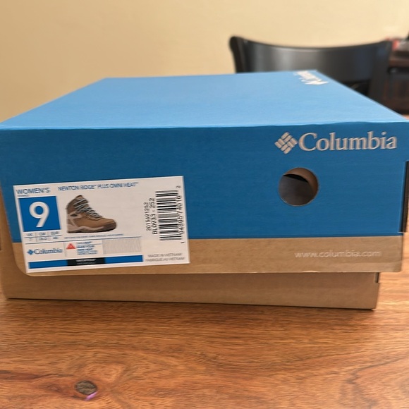 Columbia Women's Newton Ridge Plus Omni Heat Hiking, 9 - Picture 8 of 9